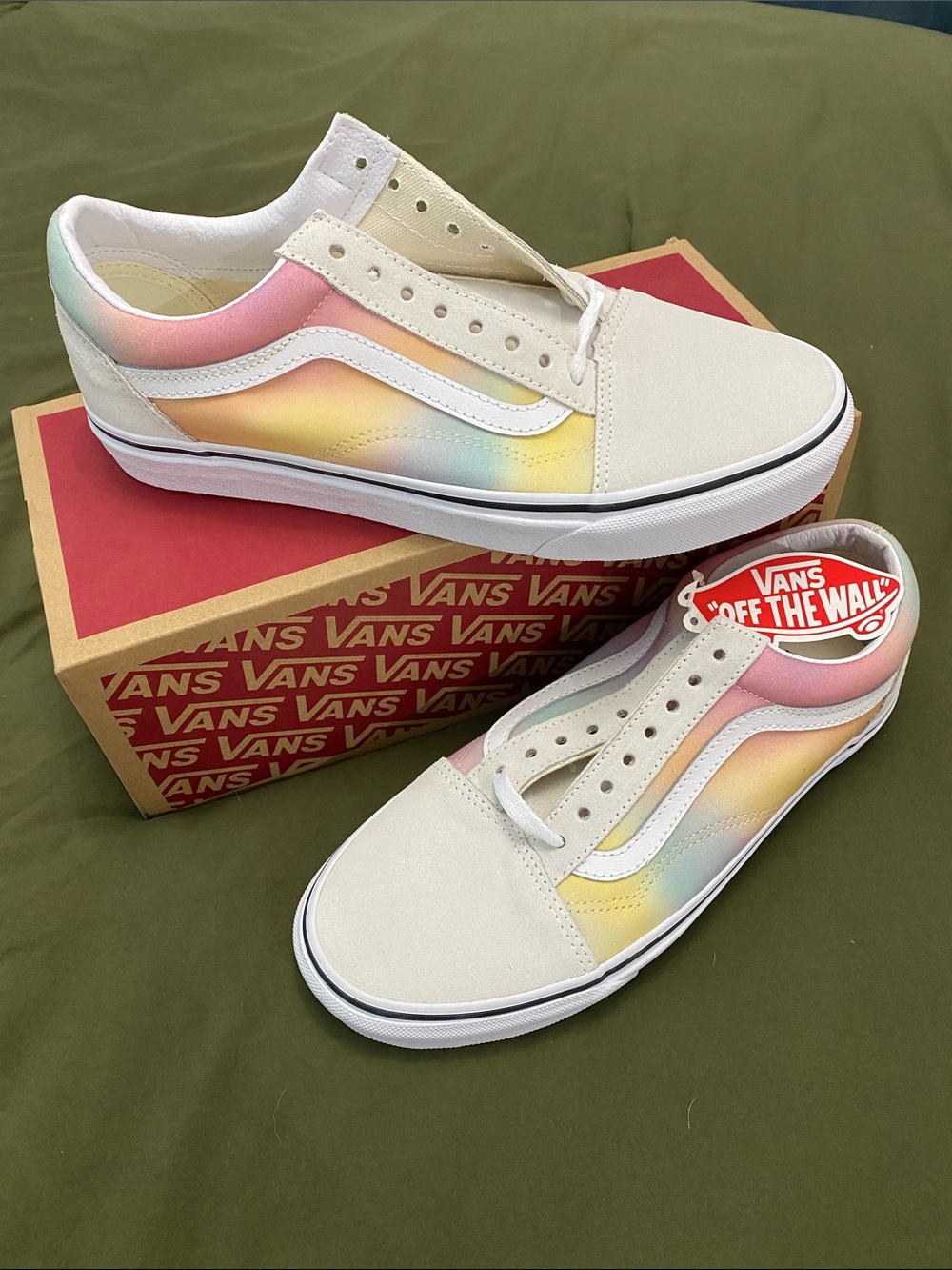 Vans Unisex Authentic Aura Shift Old Skool Sneakers